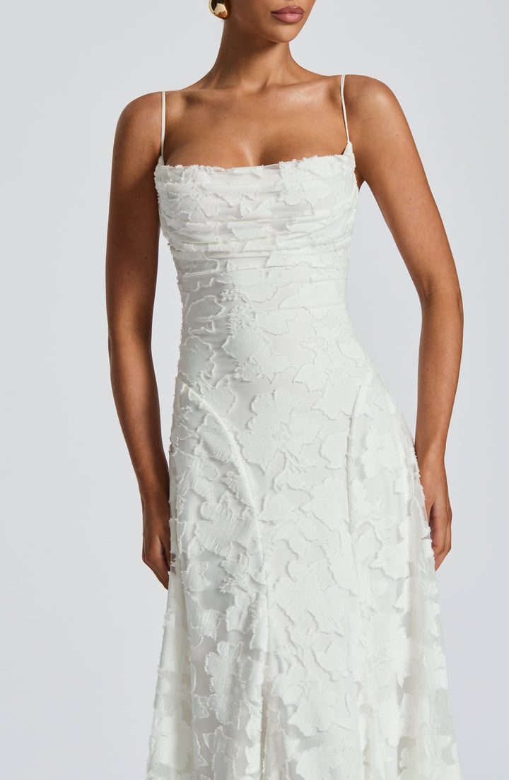 Clara Léon | Elegant Dress